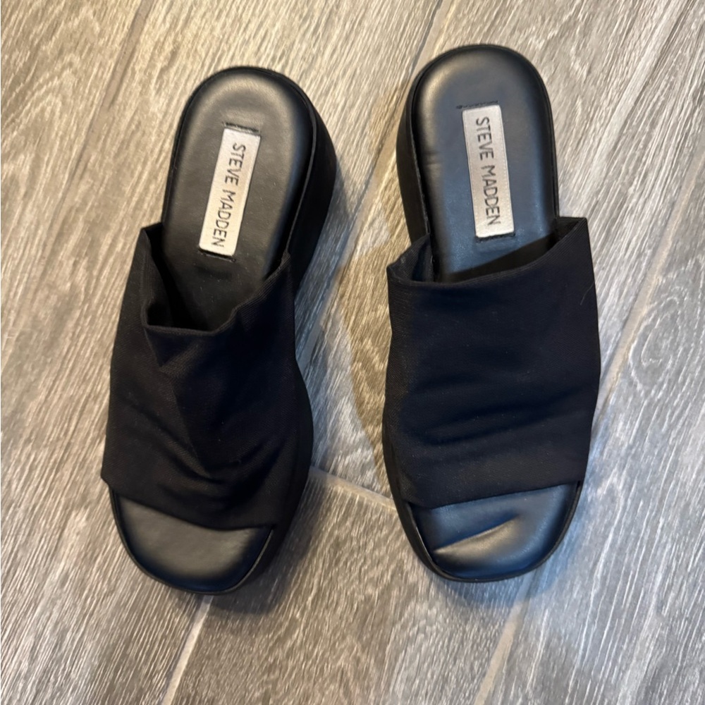 Steve Madden Slinky 90s style slip on sandals